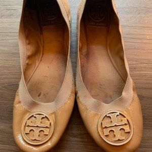 Tory Burch Nude Patent Carolina Flat Size 9